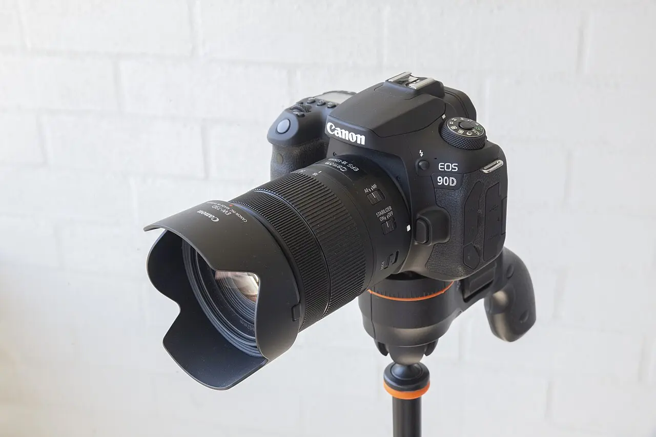 佳能 EOS 90D 单反 + 18-135 镜头 快门 1.2 万次