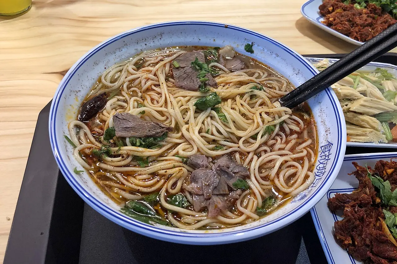 正宗兰州牛肉面 手工现拉 外卖满 5 万免配送费